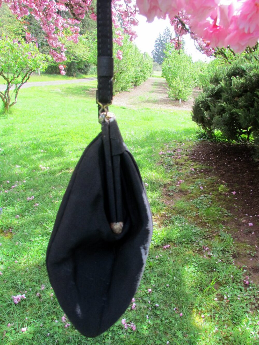 ANTIQUE PURSE, SMALL BLACK w RHINESTONE KNOB CLOSURE, VICTORIAN TO 1940s VINTAGE - Picture 7 of 7